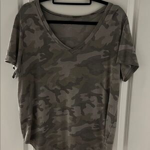 American Eagle Outfitters Green Camo Short Sleeve Tee
